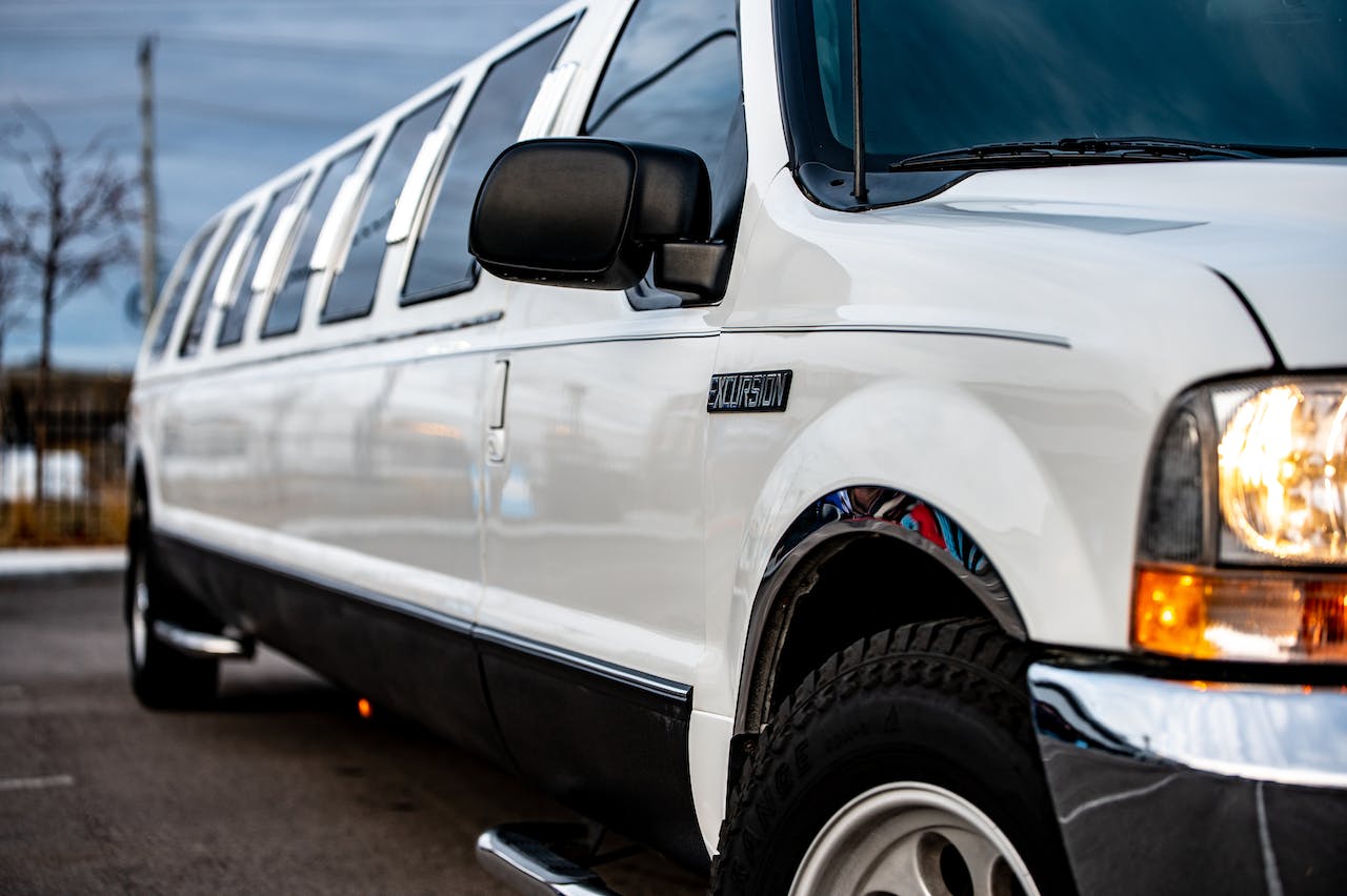 Top Reason Why hiring a Limo will Guarantee You a Successful Trip